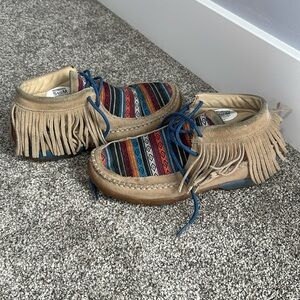 Women’s twisted X shoes size 5.5
Worn but still have a lot of life left